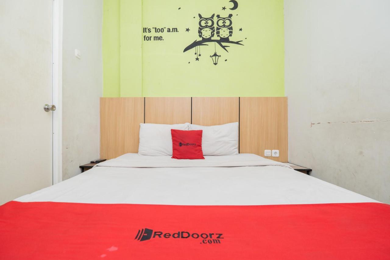 Reddoorz @ Darmo Surabaya Hotel Luaran gambar