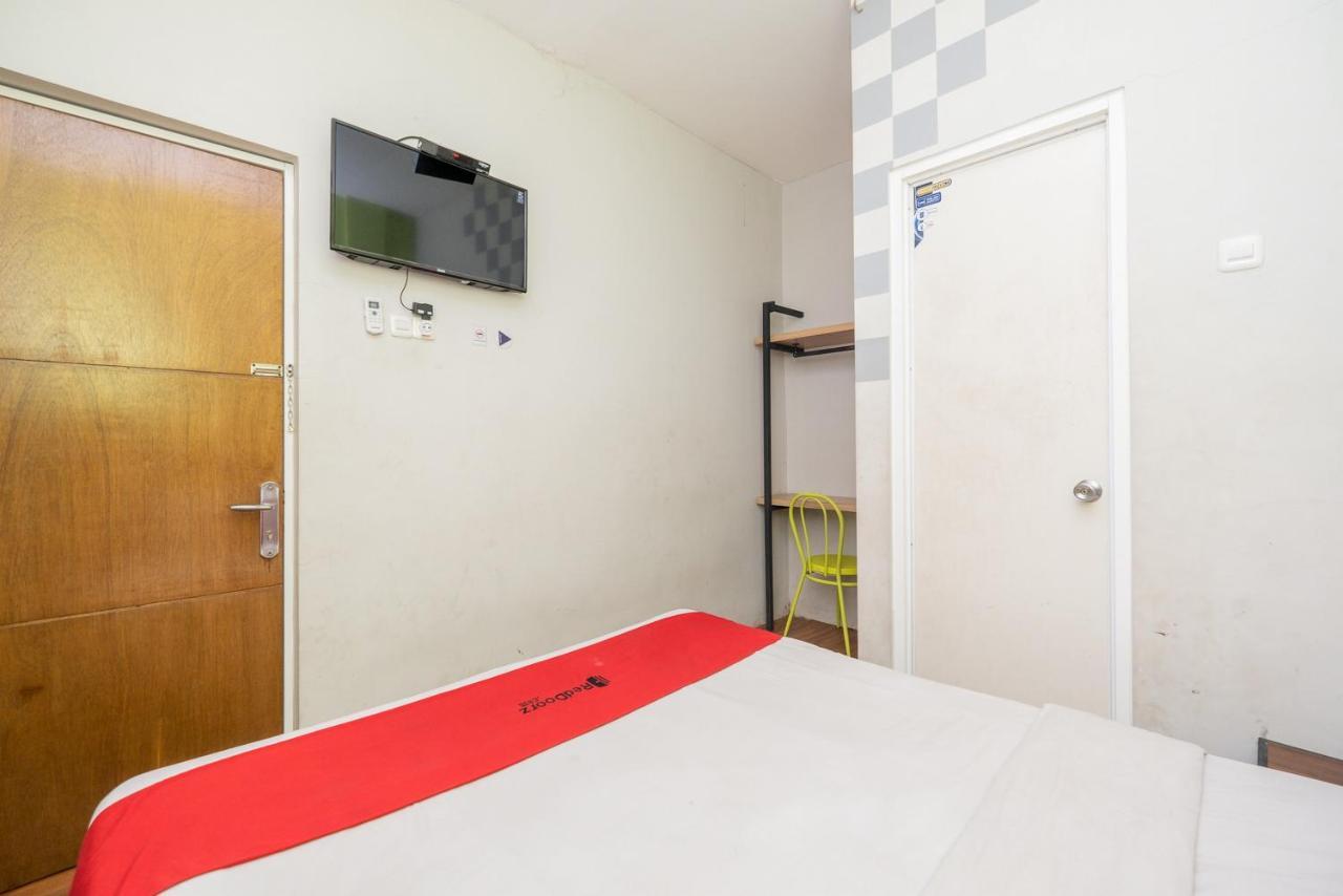 Reddoorz @ Darmo Surabaya Hotel Luaran gambar